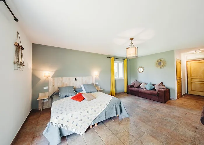 A Chjusellina 3* Корт